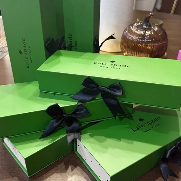 NWT! ♠️ kate spade 3-pair gift set cozy low socks. Limited edition KS gift box! - Picture 6 of 13